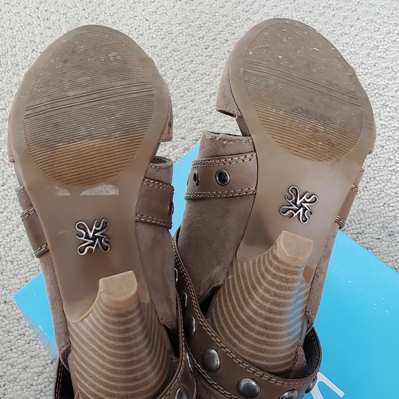 Simply Vera by Vera Wang Booties - Picture 10 of 10